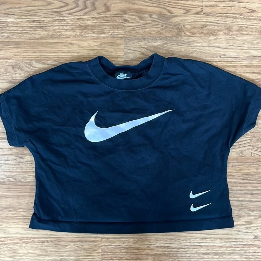 Nike Crop Top t-shirt Size Medium